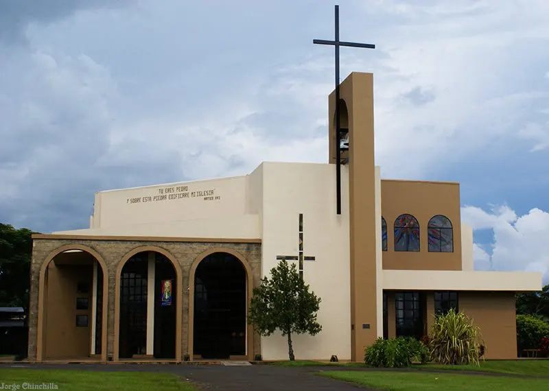 Fachada del Iglesia San Pedro Apóstol